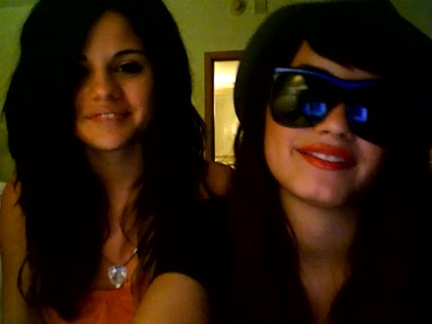 demi lovato and selena gomez with SPECIAL GUEST!!! 156