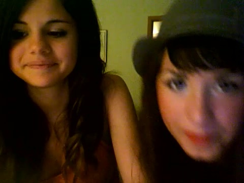 demi lovato and selena gomez with SPECIAL GUEST!!! 1135