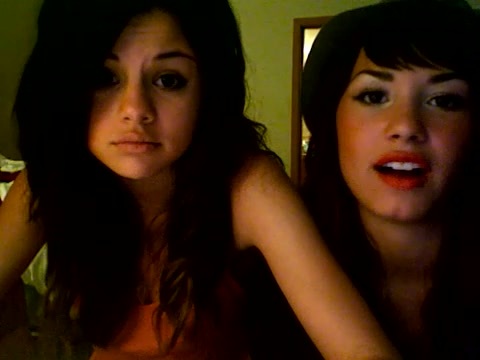 demi lovato and selena gomez with SPECIAL GUEST!!! 1617