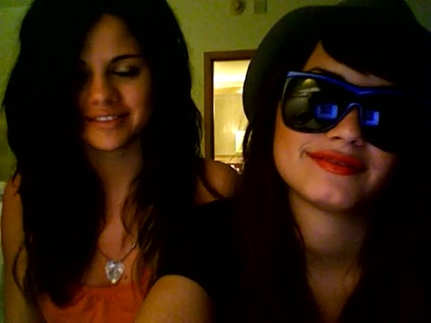 demi lovato and selena gomez with SPECIAL GUEST!!! 166