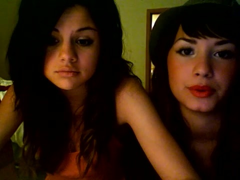 demi lovato and selena gomez with SPECIAL GUEST!!! 1625