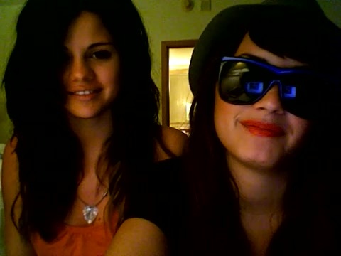 demi lovato and selena gomez with SPECIAL GUEST!!! 170