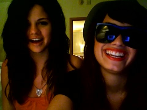 demi lovato and selena gomez with SPECIAL GUEST!!! 182