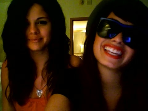 demi lovato and selena gomez with SPECIAL GUEST!!! 187
