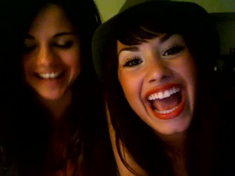 demi lovato and selena gomez with SPECIAL GUEST!!! 1168