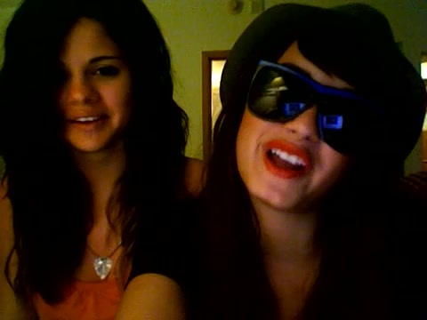 demi lovato and selena gomez with SPECIAL GUEST!!! 197