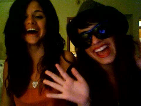 demi lovato and selena gomez with SPECIAL GUEST!!! 203 - Demilush and selena gomez with Special Guest Part oo1