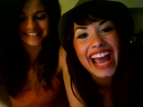 demi lovato and selena gomez with SPECIAL GUEST!!! 1173