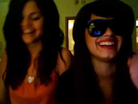 demi lovato and selena gomez with SPECIAL GUEST!!! 213