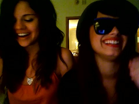 demi lovato and selena gomez with SPECIAL GUEST!!! 215 - Demilush and selena gomez with Special Guest Part oo1