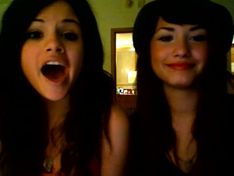 demi lovato and selena gomez with SPECIAL GUEST!!! 239