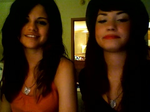 demi lovato and selena gomez with SPECIAL GUEST!!! 676