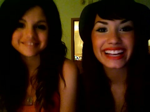 demi lovato and selena gomez with SPECIAL GUEST!!! 262