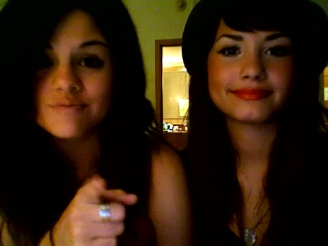 demi lovato and selena gomez with SPECIAL GUEST!!! 689
