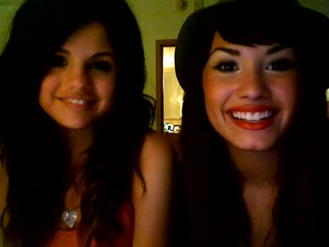 demi lovato and selena gomez with SPECIAL GUEST!!! 269
