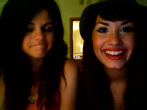 demi lovato and selena gomez with SPECIAL GUEST!!! 277