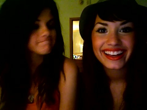 demi lovato and selena gomez with SPECIAL GUEST!!! 278