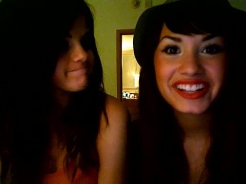 demi lovato and selena gomez with SPECIAL GUEST!!! 281