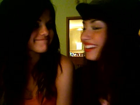 demi lovato and selena gomez with SPECIAL GUEST!!! 287