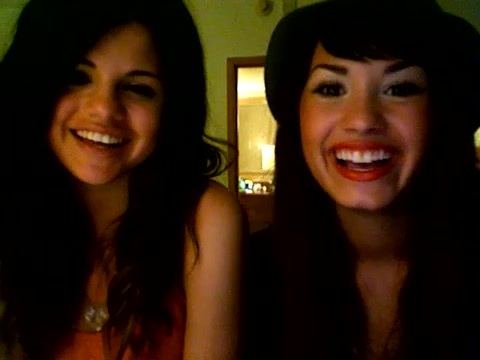 demi lovato and selena gomez with SPECIAL GUEST!!! 306