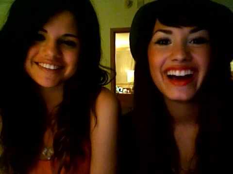 demi lovato and selena gomez with SPECIAL GUEST!!! 309