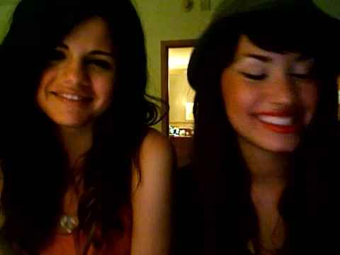 demi lovato and selena gomez with SPECIAL GUEST!!! 312