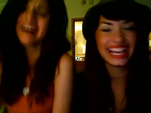 demi lovato and selena gomez with SPECIAL GUEST!!! 316