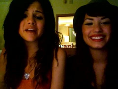 demi lovato and selena gomez with SPECIAL GUEST!!! 332