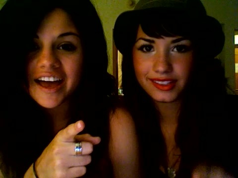 demi lovato and selena gomez with SPECIAL GUEST!!! 727 demi lovato and selena gomez with SPECIAL GUEST!!! 727