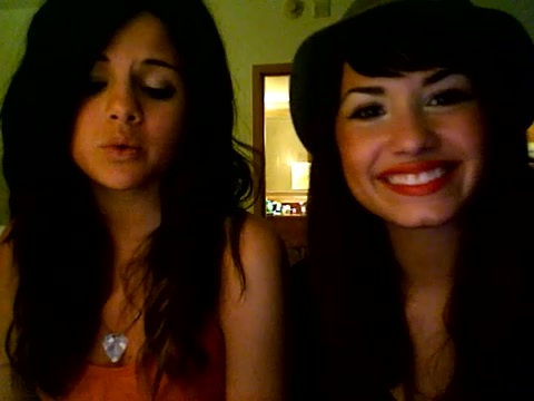 demi lovato and selena gomez with SPECIAL GUEST!!! 341