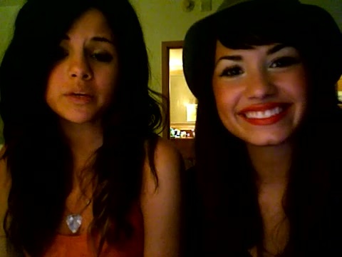 demi lovato and selena gomez with SPECIAL GUEST!!! 343
