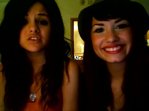demi lovato and selena gomez with SPECIAL GUEST!!! 344