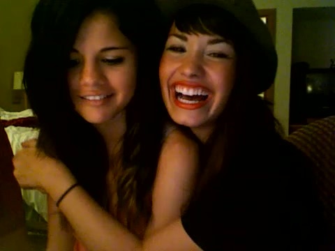 demi lovato and selena gomez with SPECIAL GUEST!!! 1750