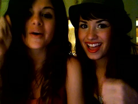 demi lovato and selena gomez with SPECIAL GUEST!!! 732 demi lovato and selena gomez with SPECIAL GUEST!!! 732
