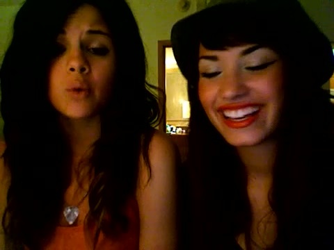 demi lovato and selena gomez with SPECIAL GUEST!!! 354