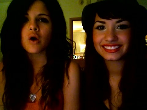 demi lovato and selena gomez with SPECIAL GUEST!!! 364