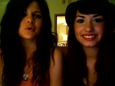 demi lovato and selena gomez with SPECIAL GUEST!!! 372