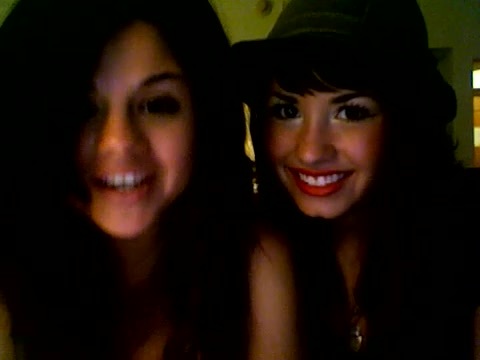 demi lovato and selena gomez with SPECIAL GUEST!!! 741 demi lovato and selena gomez with SPECIAL GUEST!!! 741