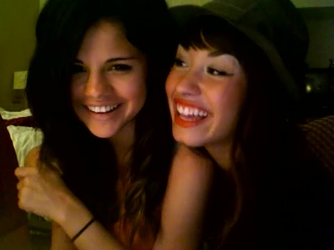 demi lovato and selena gomez with SPECIAL GUEST!!! 1763