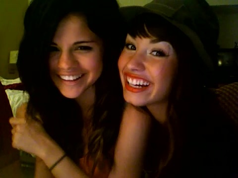 demi lovato and selena gomez with SPECIAL GUEST!!! 1765