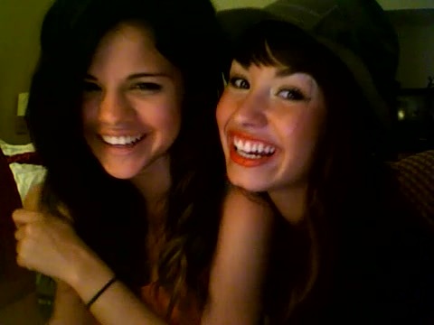 demi lovato and selena gomez with SPECIAL GUEST!!! 1767