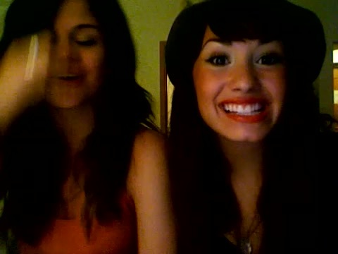 demi lovato and selena gomez with SPECIAL GUEST!!! 747 demi lovato and selena gomez with SPECIAL GUEST!!! 747