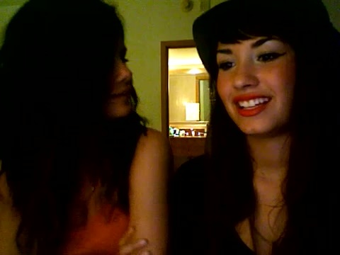 demi lovato and selena gomez with SPECIAL GUEST!!! 395