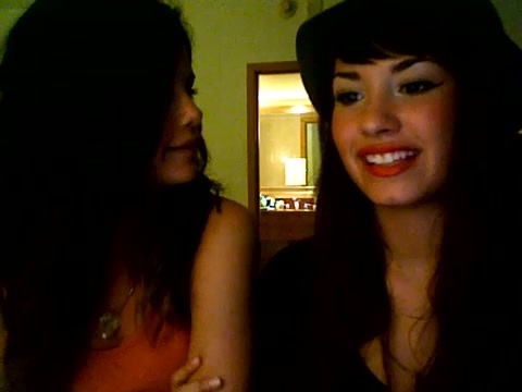 demi lovato and selena gomez with SPECIAL GUEST!!! 400