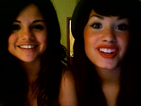 demi lovato and selena gomez with SPECIAL GUEST!!! 793 demi lovato and selena gomez with SPECIAL GUEST!!! 793