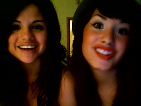 demi lovato and selena gomez with SPECIAL GUEST!!! 795 demi lovato and selena gomez with SPECIAL GUEST!!! 795
