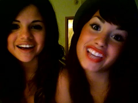demi lovato and selena gomez with SPECIAL GUEST!!! 796 demi lovato and selena gomez with SPECIAL GUEST!!! 796