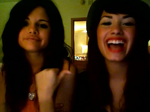 demi lovato and selena gomez with SPECIAL GUEST!!! 446