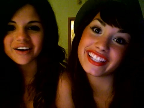 demi lovato and selena gomez with SPECIAL GUEST!!! 799 demi lovato and selena gomez with SPECIAL GUEST!!! 799