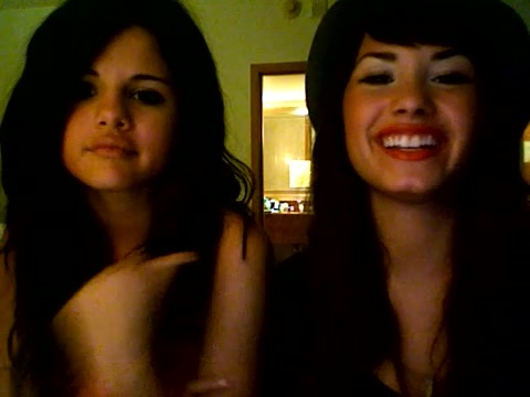 demi lovato and selena gomez with SPECIAL GUEST!!! 452